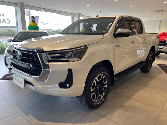 TOYOTA HILUX 2.8 D-4D TURBO DIESEL CD SRX 4X4 AUTOMÁTICO TOYOTA HILUX 2.8 D-4D TURBO DIESEL CD SRX 4X4 AUTOMÁTICO